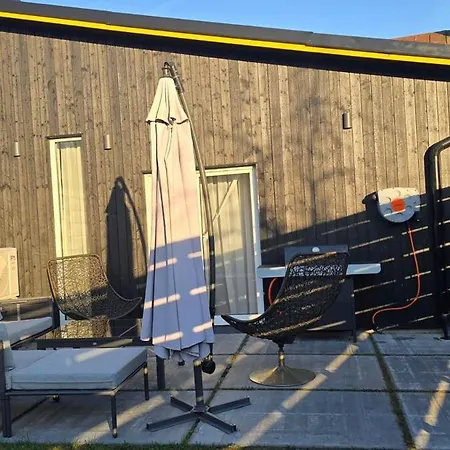 Eraldi Maja, Hoov, Rand Laehedal Ferienhaus