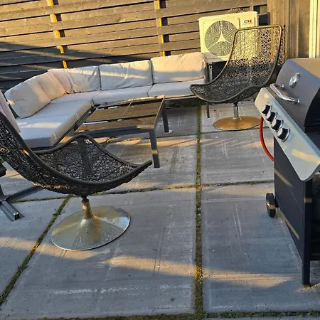 Eraldi Maja, Hoov, Rand Laehedal * بارنو