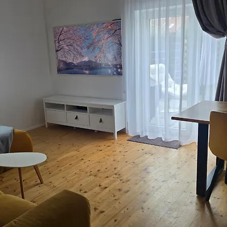 Eraldi Maja, Hoov, Rand Laehedal