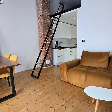 Eraldi Maja, Hoov, Rand Laehedal