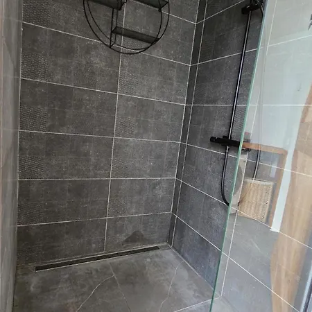 Eraldi Maja, Hoov, Rand Laehedal