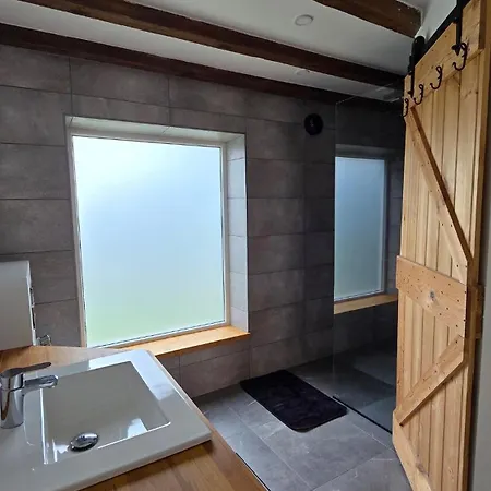 Eraldi Maja, Hoov, Rand Laehedal Ferienhaus