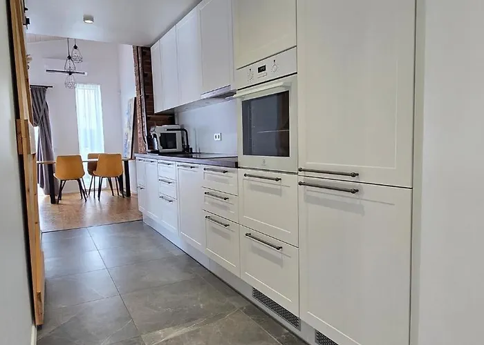 Eraldi Maja, Hoov, Rand Laehedal Parnu