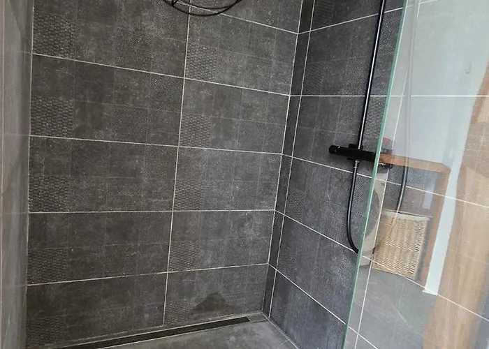 Eraldi Maja, Hoov, Rand Laehedal