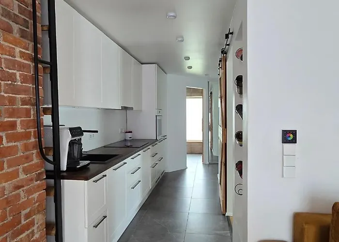 Eraldi Maja, Hoov, Rand Laehedal Parnu